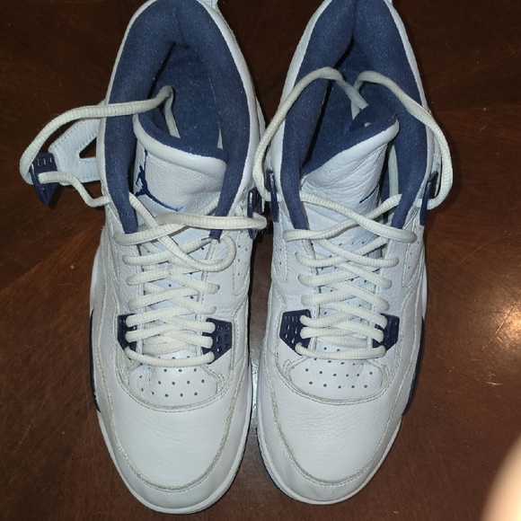 Jordan White and Blue Sneakers Classic Design - Picture 2 of 10
